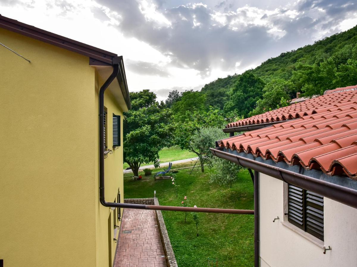 Apartman Koraca Roč Exterior foto
